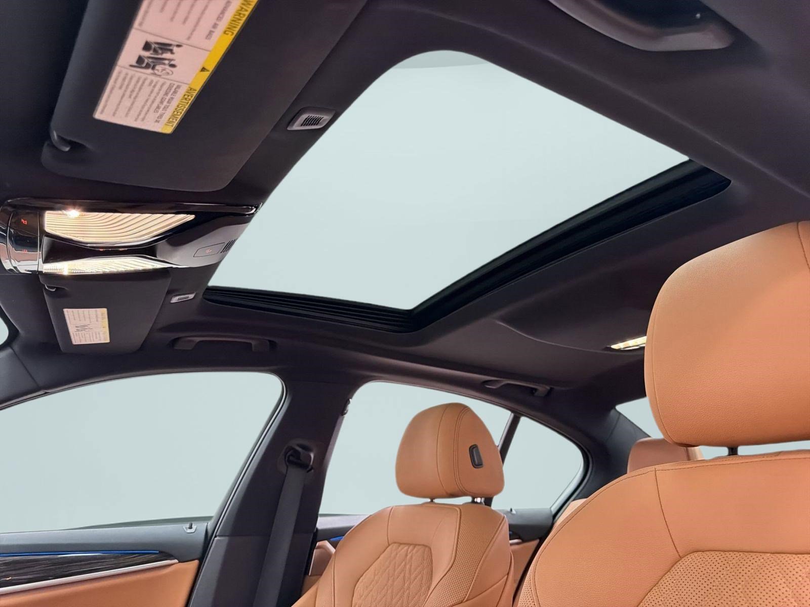 Used 2023 BMW 530e xDrive w/ Premium Package image 15