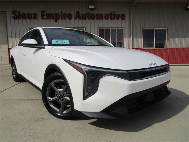 Used 2025 Kia K4 LX FWD image 1