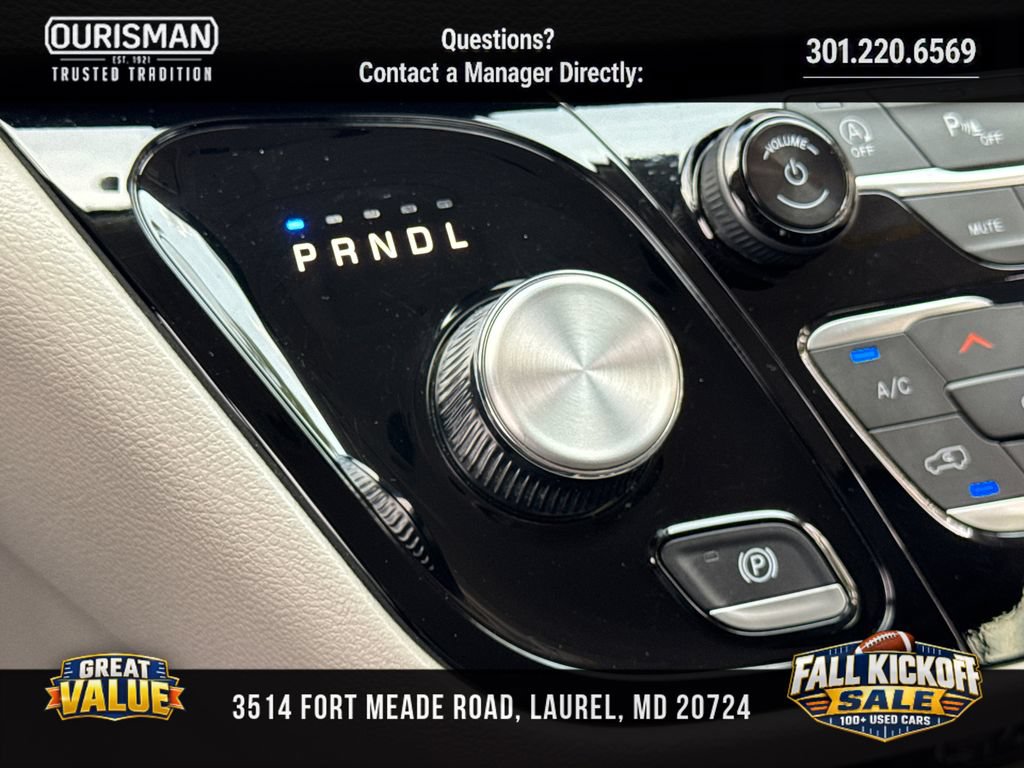 Used 2024 Chrysler Pacifica Touring-L FWD image 16