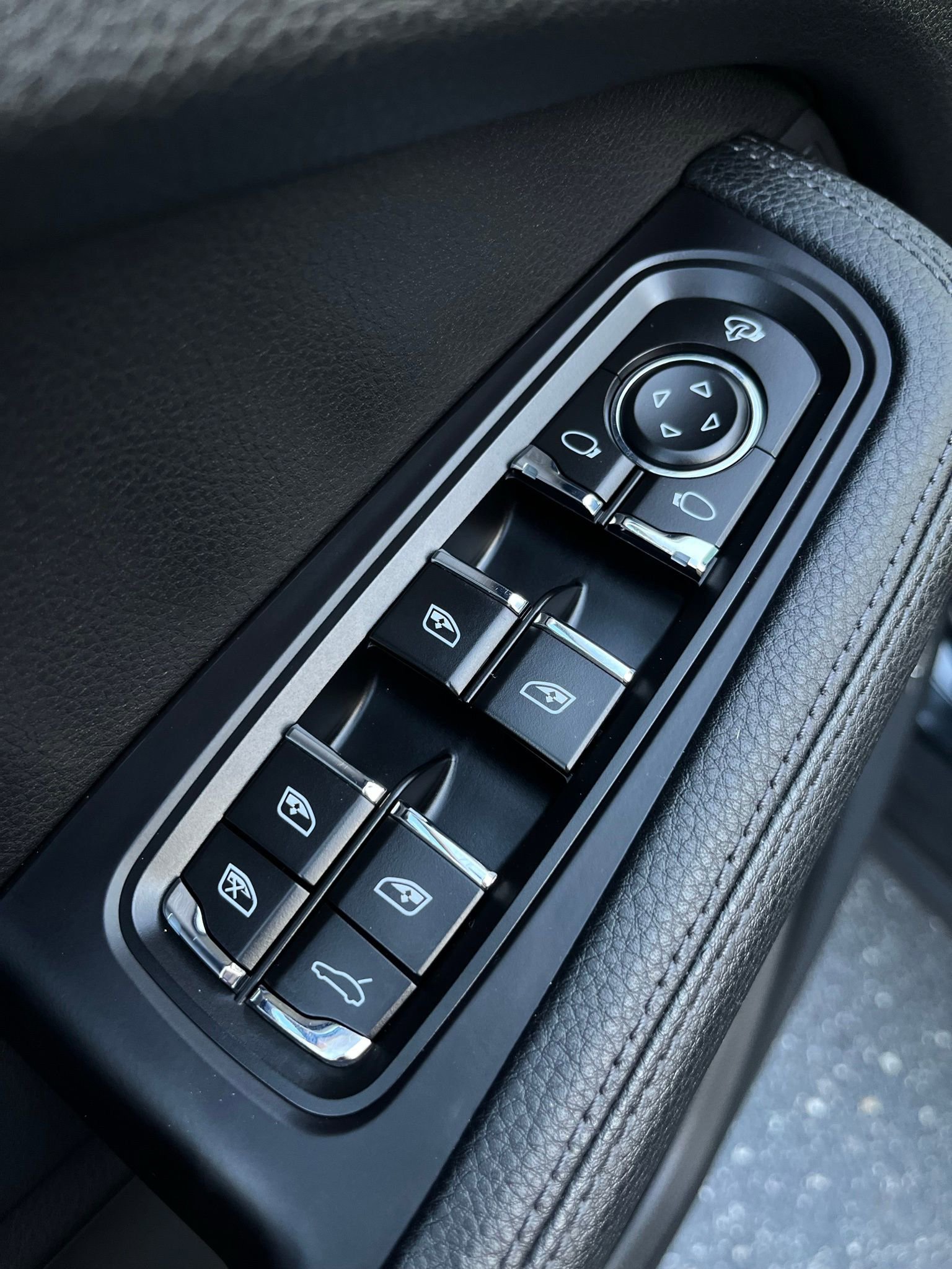 Used 2022 Porsche Macan image 14