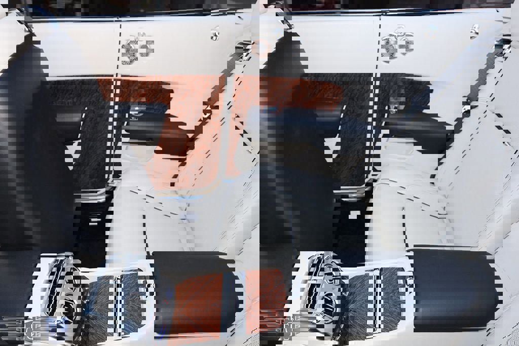 Used 2017 Rolls-Royce Dawn Convertible image 19