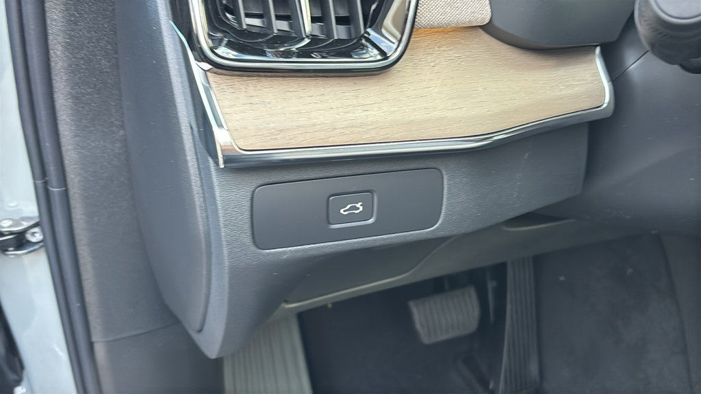 New 2027 Volvo XC90 B6 Plus AWD/4WD image 14
