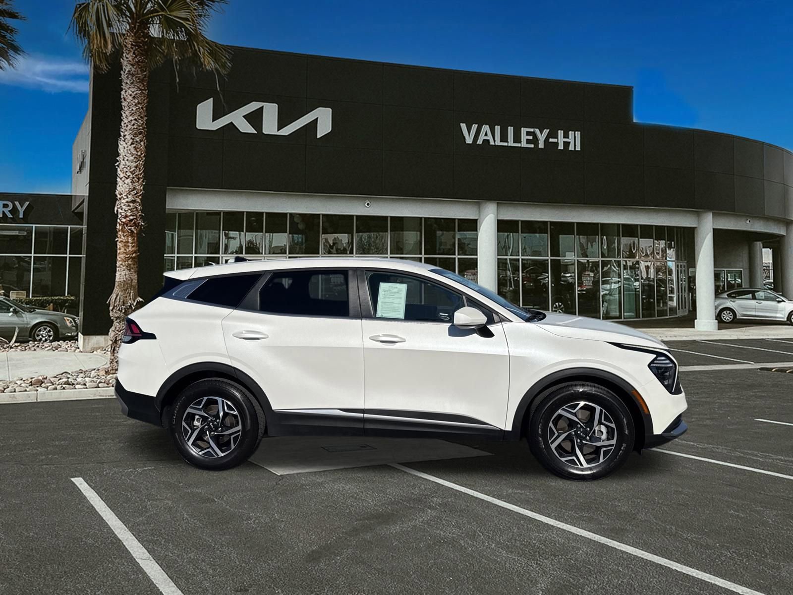 Used 2025 Kia Sportage LX image 4