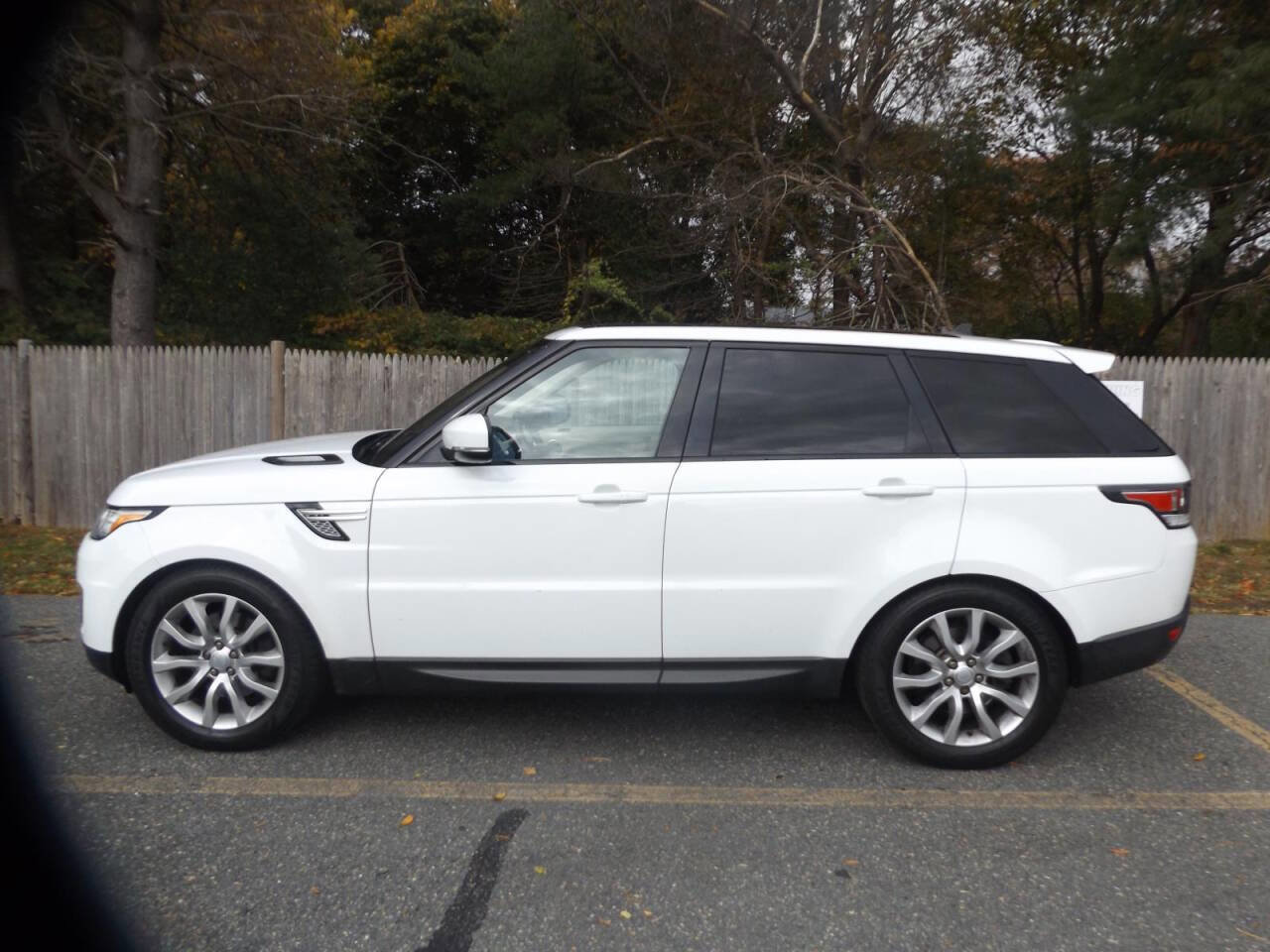 Used 2016 Land Rover Range Rover Sport HSE image 2