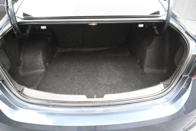 Used 2021 Chevrolet Malibu LT FWD image 2