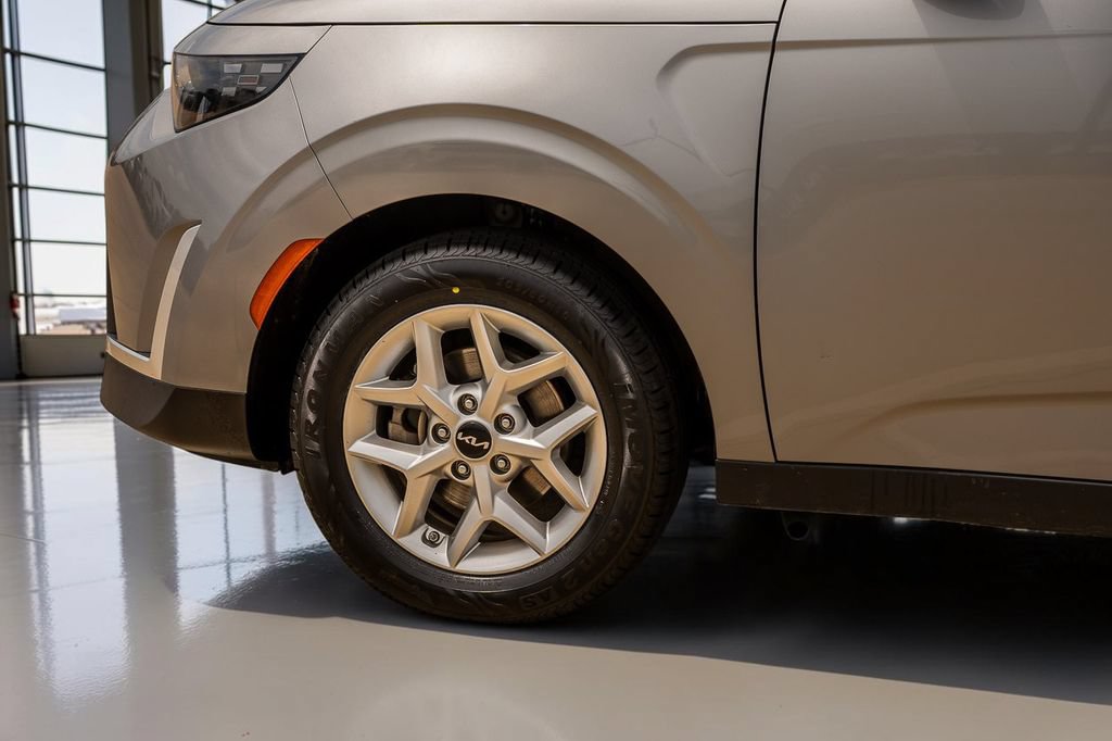 Used 2023 Kia Soul LX w/ LX Technology Package FWD image 30