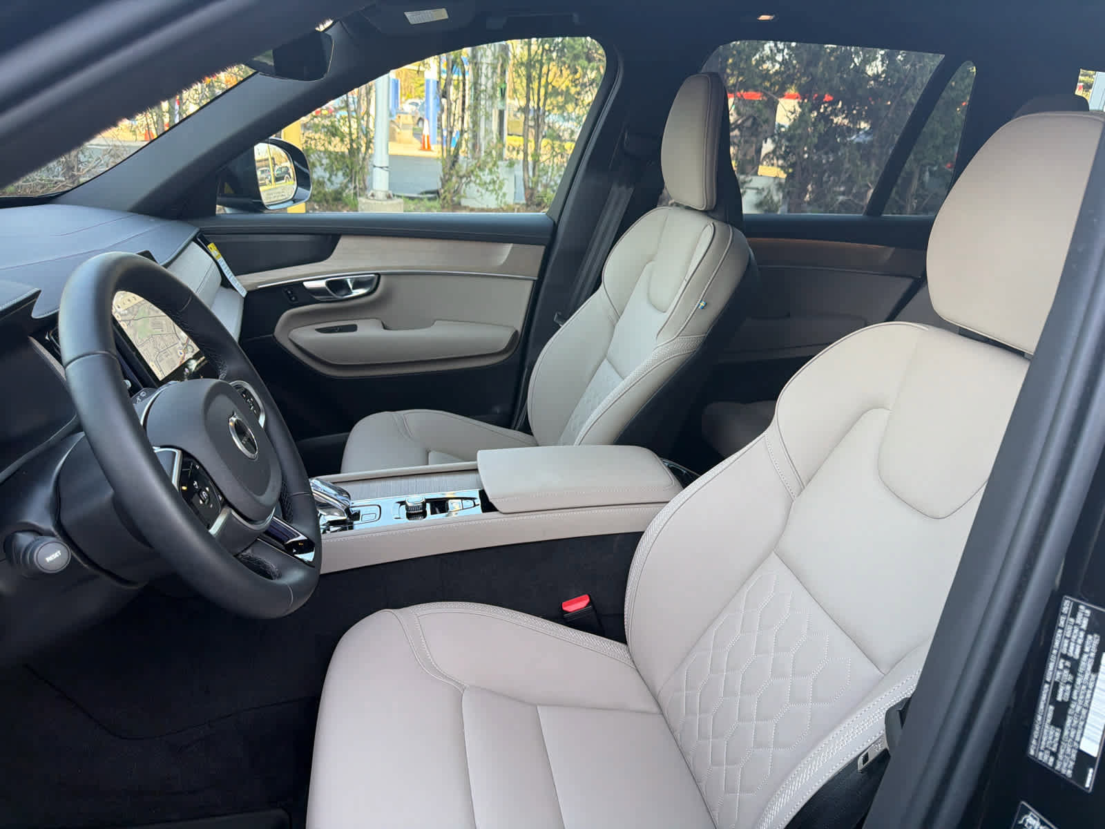 Used 2026 Volvo XC90 T8 Plus w/ Protection Package Premier image 15