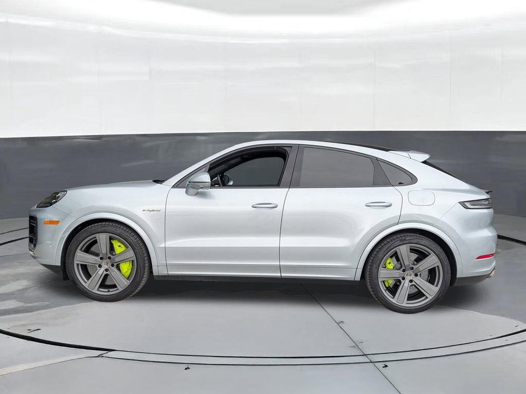 Certified 2025 Porsche Cayenne Turbo image 2