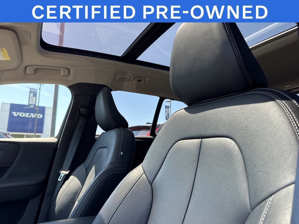 Certified 2025 Volvo XC40 B5 Plus AWD/4WD image 14