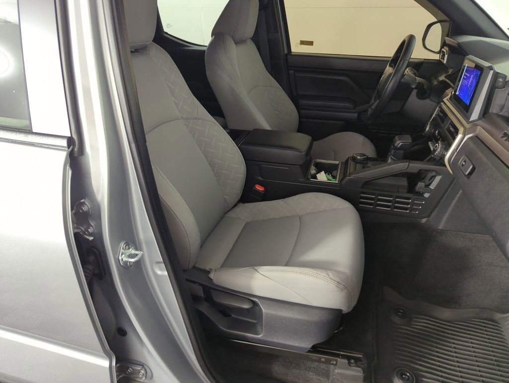 Used 2025 Toyota Tacoma SR5 image 34