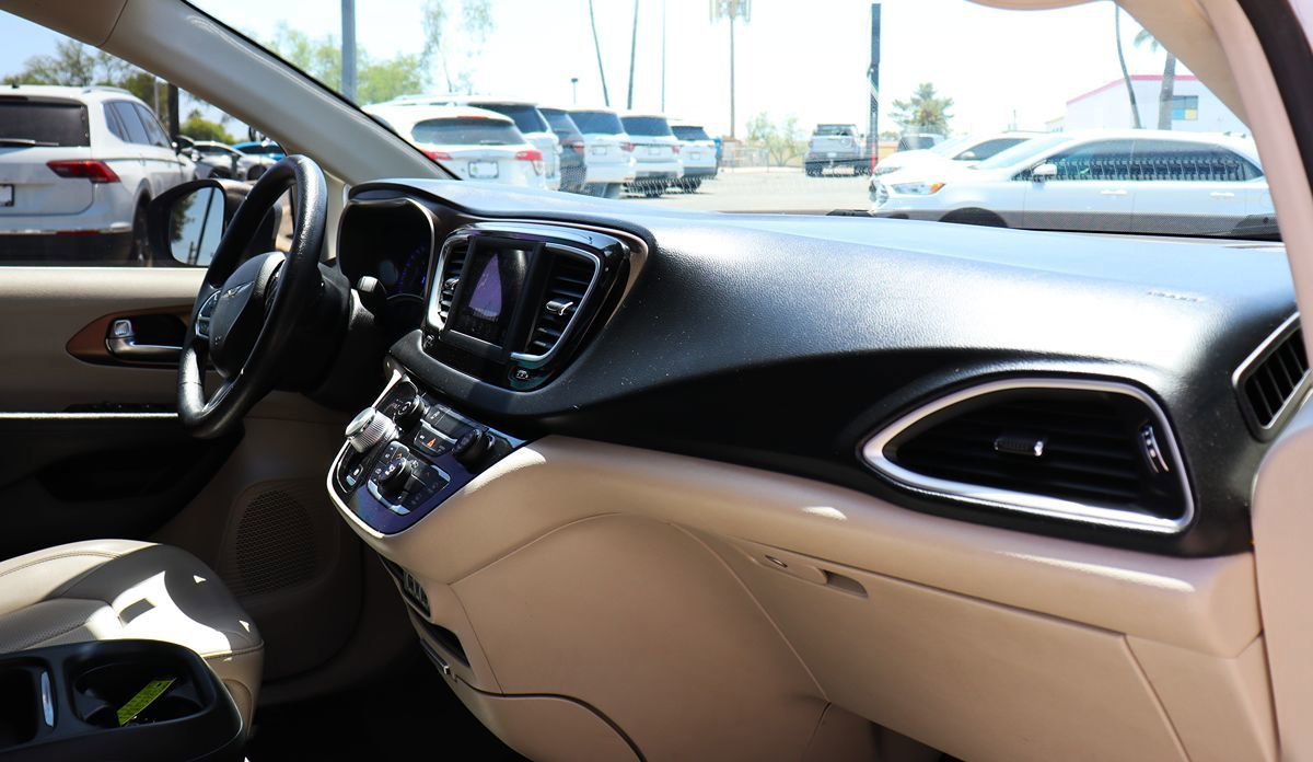 Used 2021 Chrysler Voyager Lxi FWD image 32