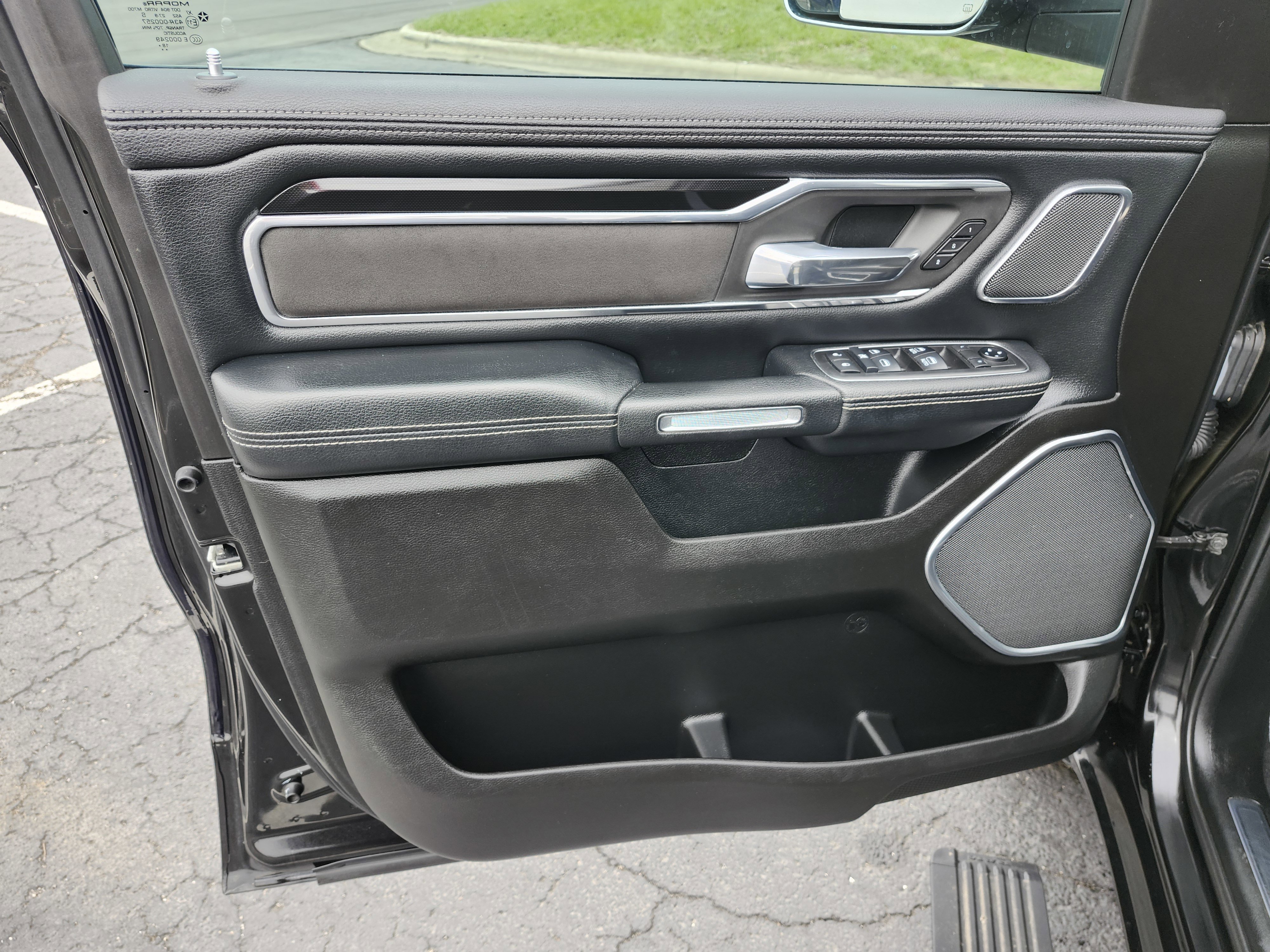 Used 2019 RAM 1500 Laramie image 28