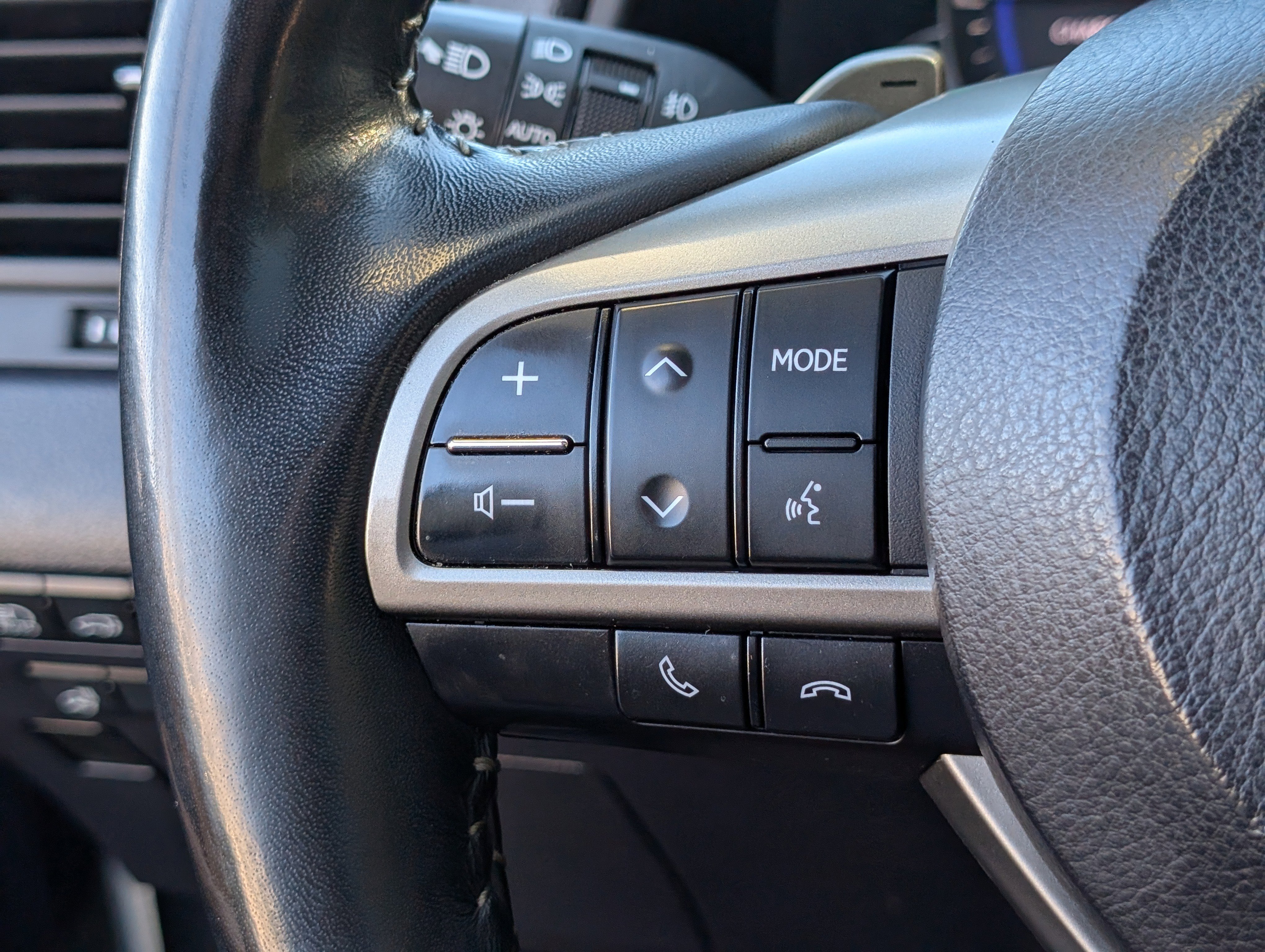 Used 2022 Lexus RX 450h AWD w/ Premium Package image 24