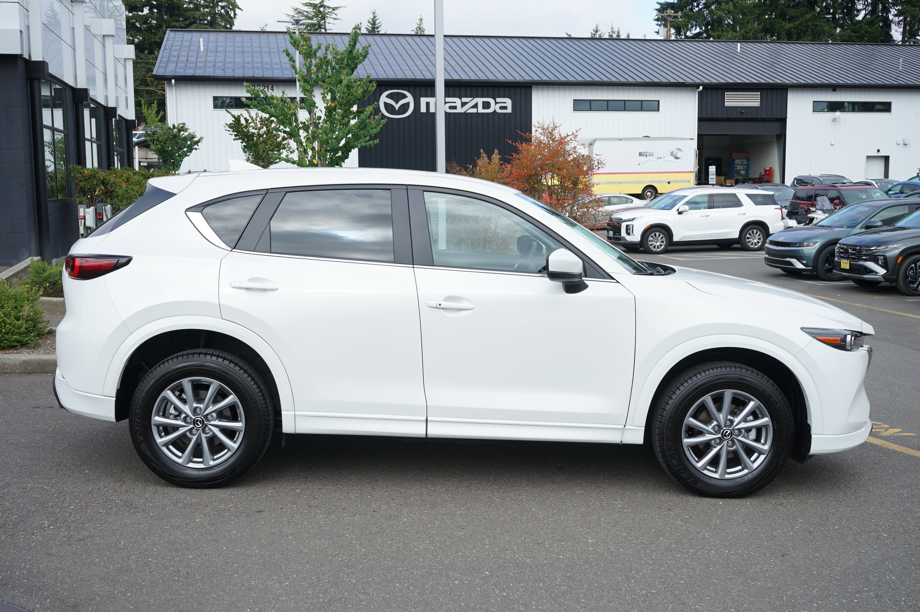 Certified 2025 MAZDA CX-5 AWD 2.5 S w/ Select Package image 2