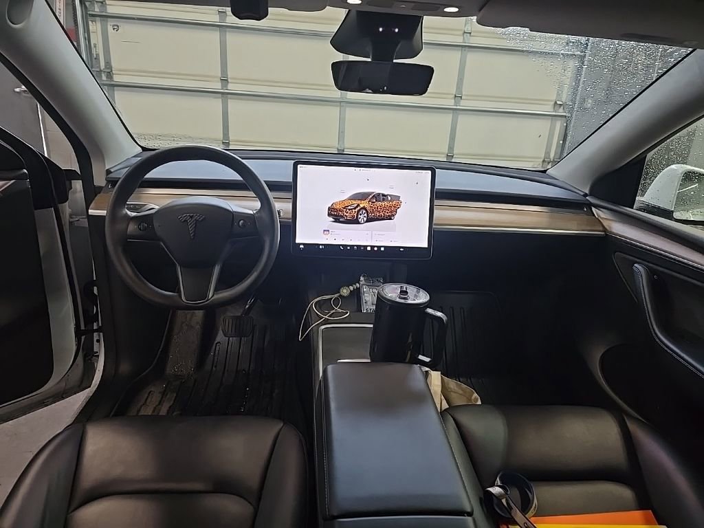 Used 2023 Tesla Model Y Long Range image 2