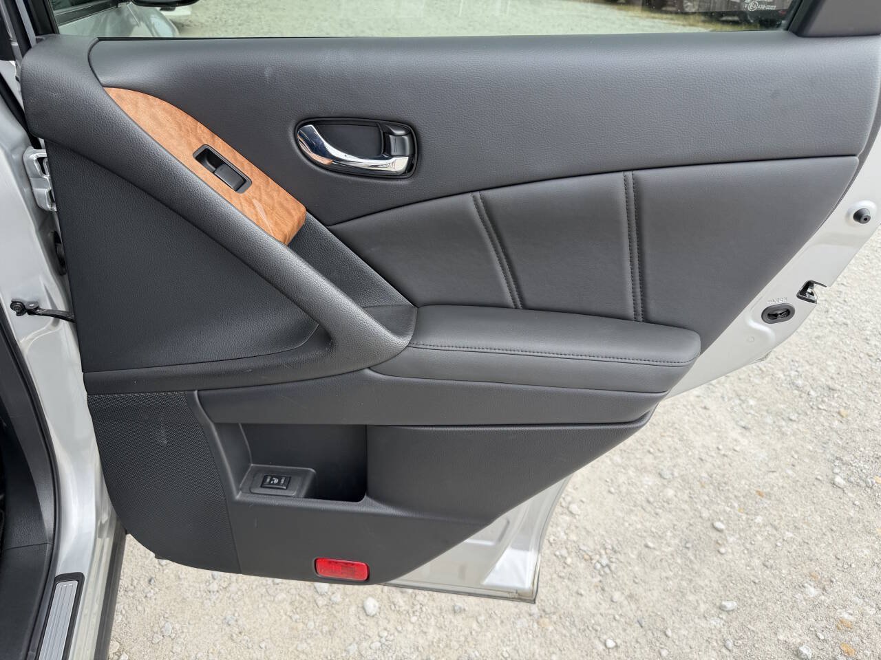 Used 2012 Nissan Murano LE AWD/4WD image 17