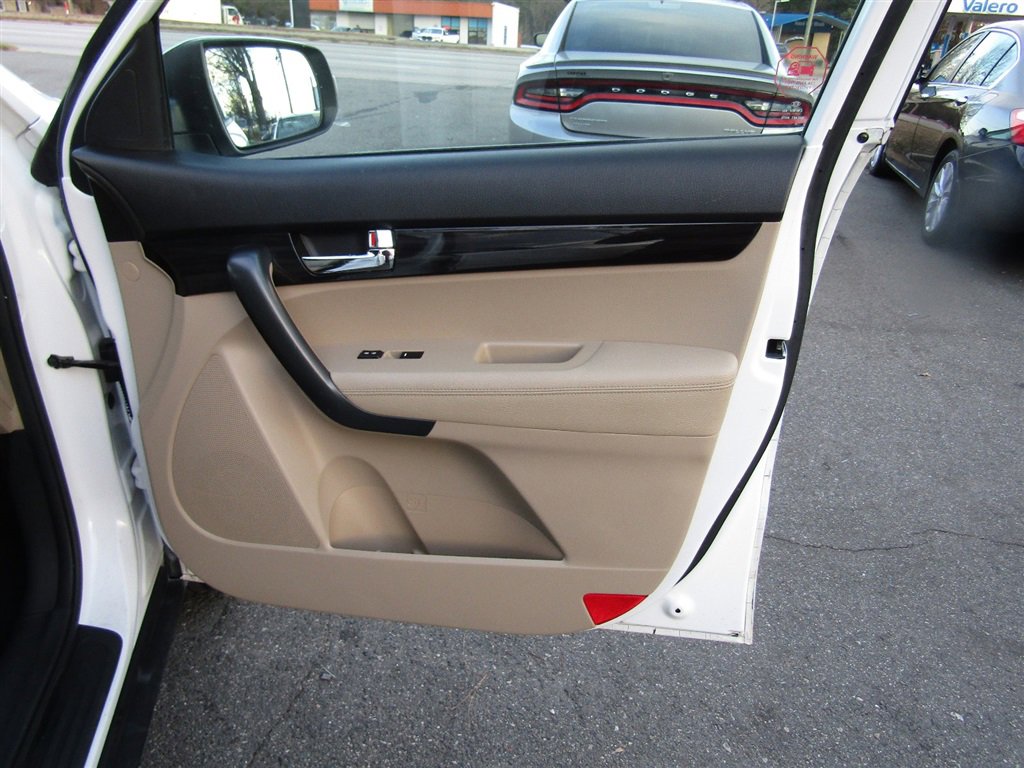 Used 2013 Kia Sorento LX image 23