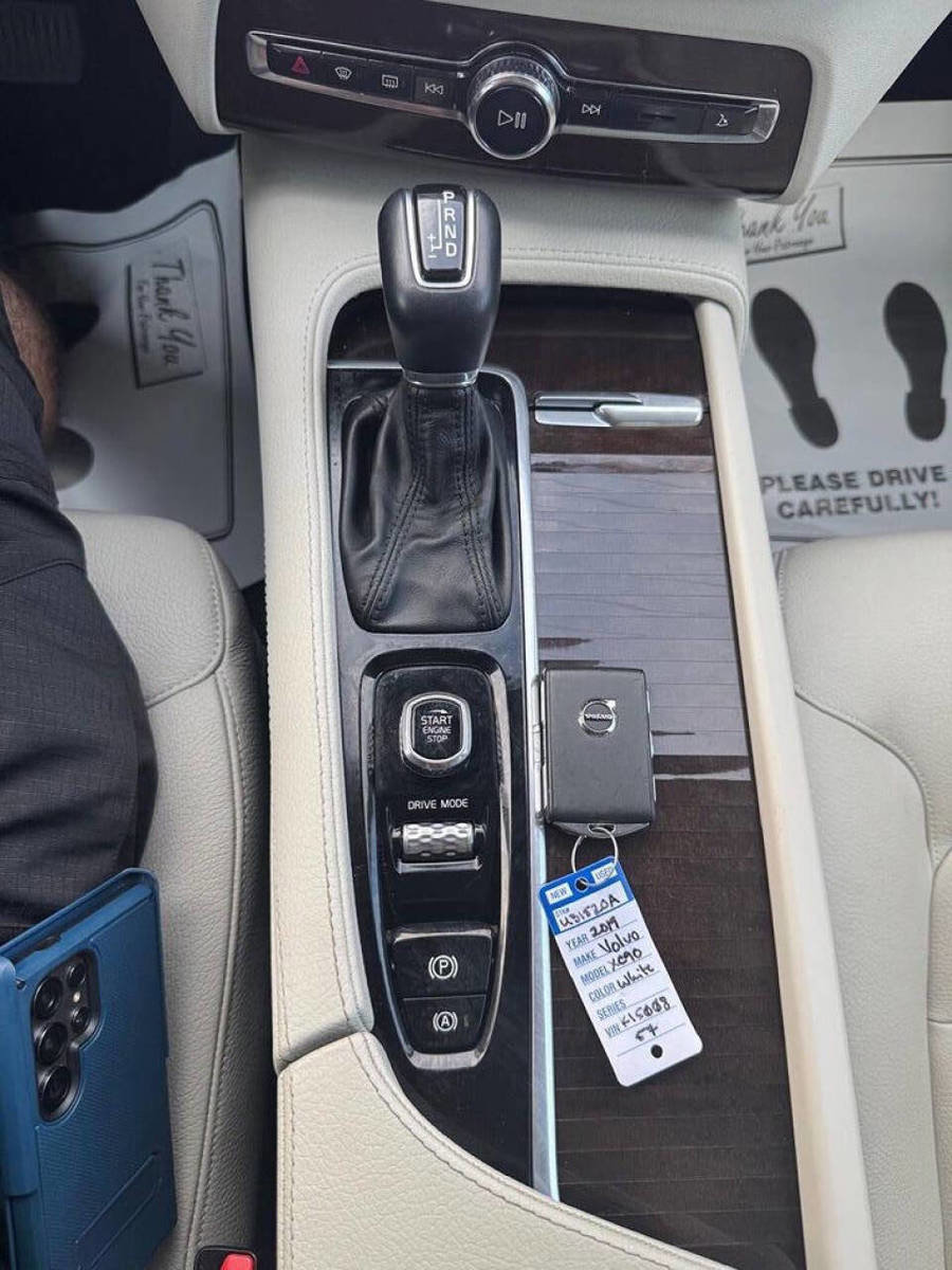 Used 2019 Volvo XC90 T6 Momentum w/ Advanced Package image 27