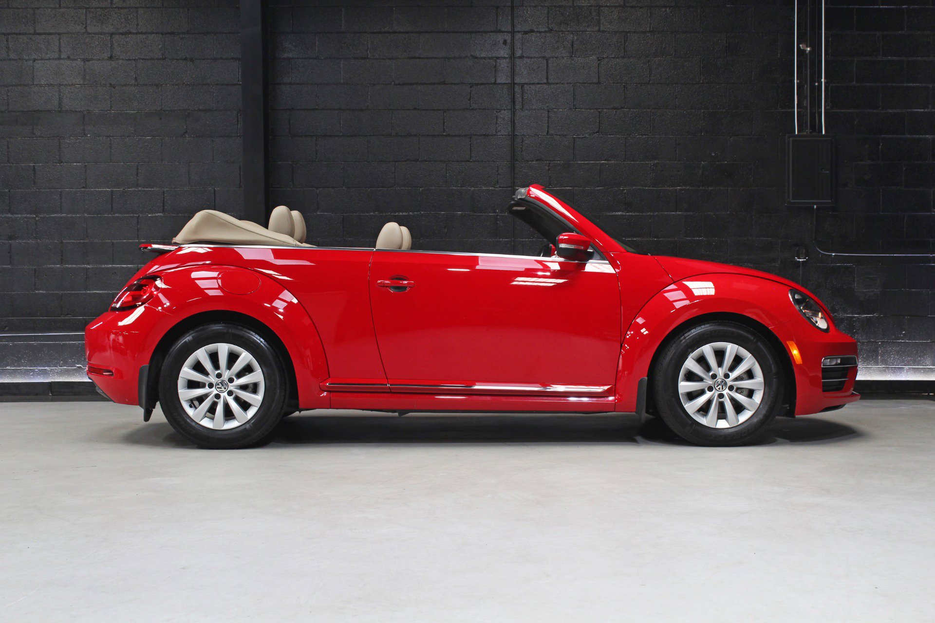 Used 2017 Volkswagen Beetle 1.8T SE FWD image 26