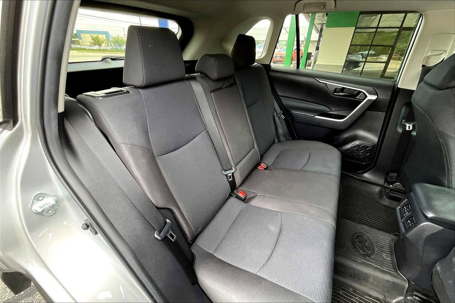 Used 2022 Toyota RAV4 LE image 20