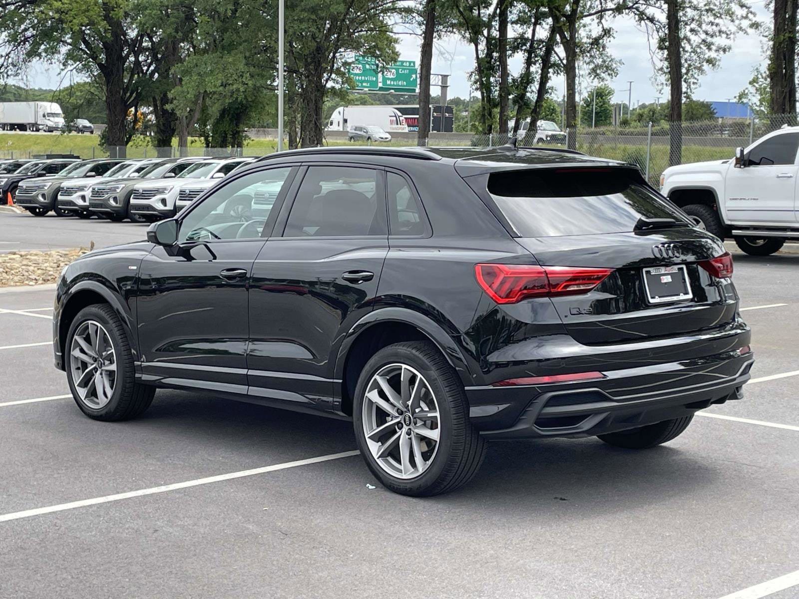Used 2025 Audi Q3 2.0T Premium w/ Convenience Package AWD/4WD image 5