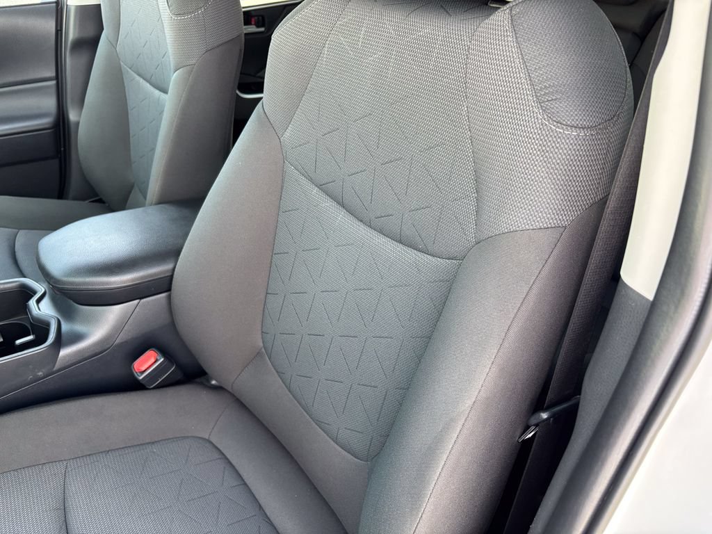 Used 2025 Toyota RAV4 XLE AWD/4WD image 19