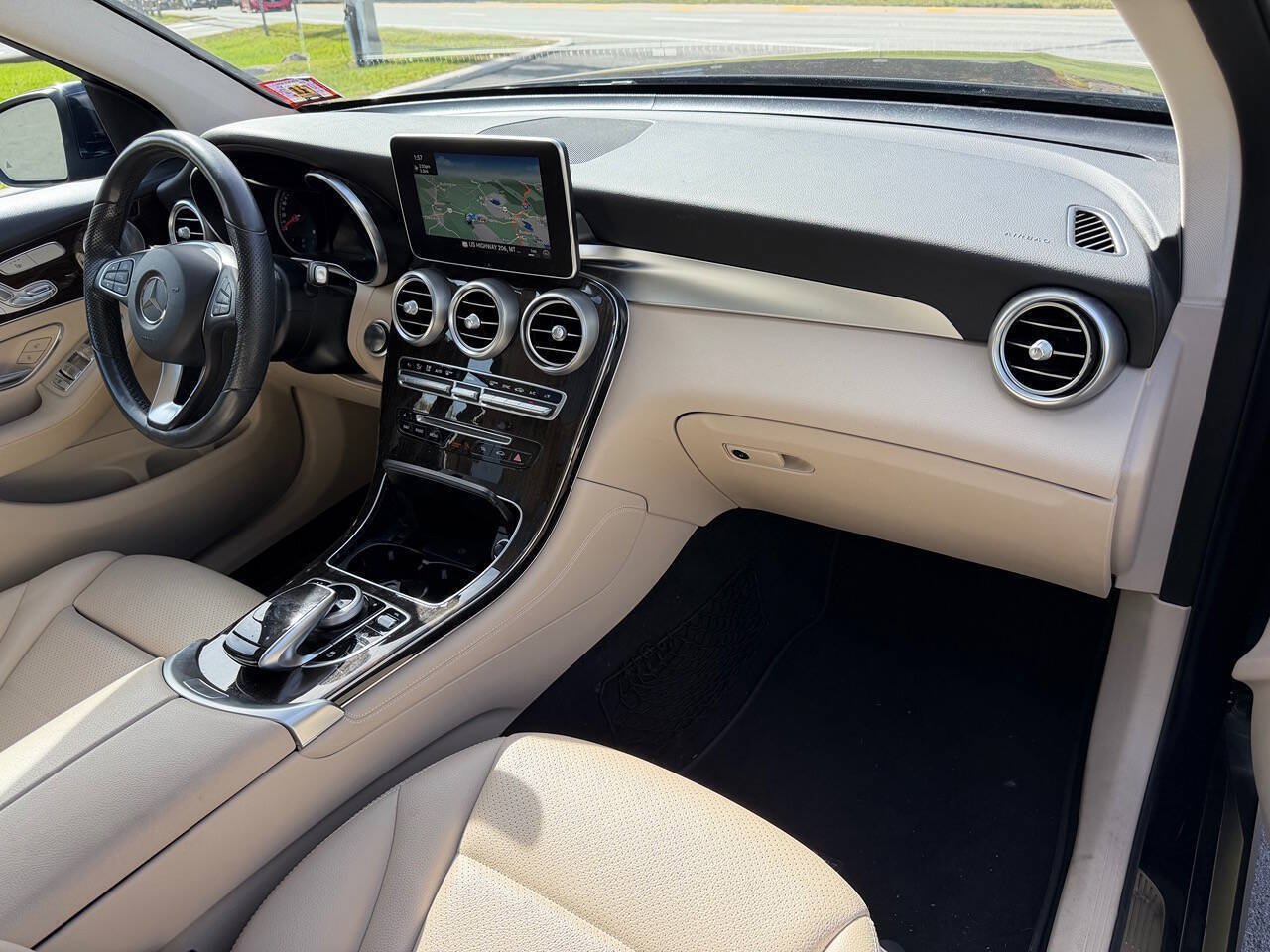 Used 2018 Mercedes-Benz GLC 300 4MATIC image 20