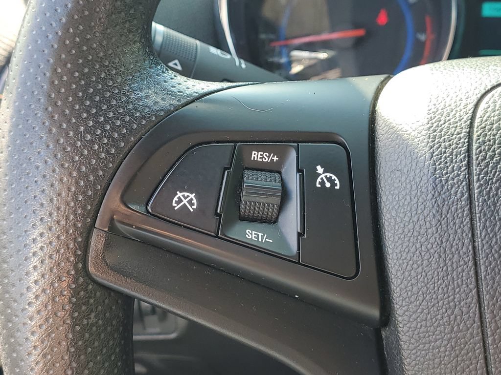 Used 2015 Chevrolet Cruze LT w/ Sun And Sound Package FWD image 10