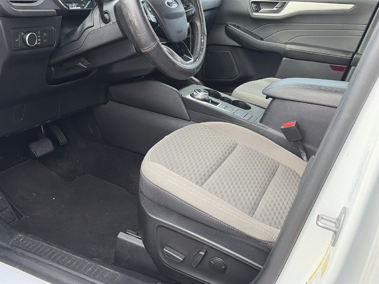 Used 2022 Ford Escape SE FWD image 16
