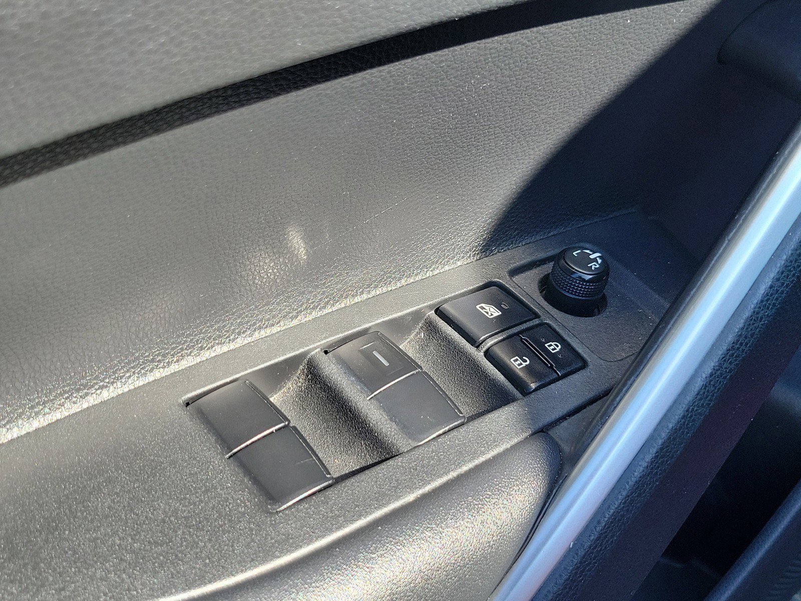 Used 2022 Toyota Corolla Cross LE FWD image 17