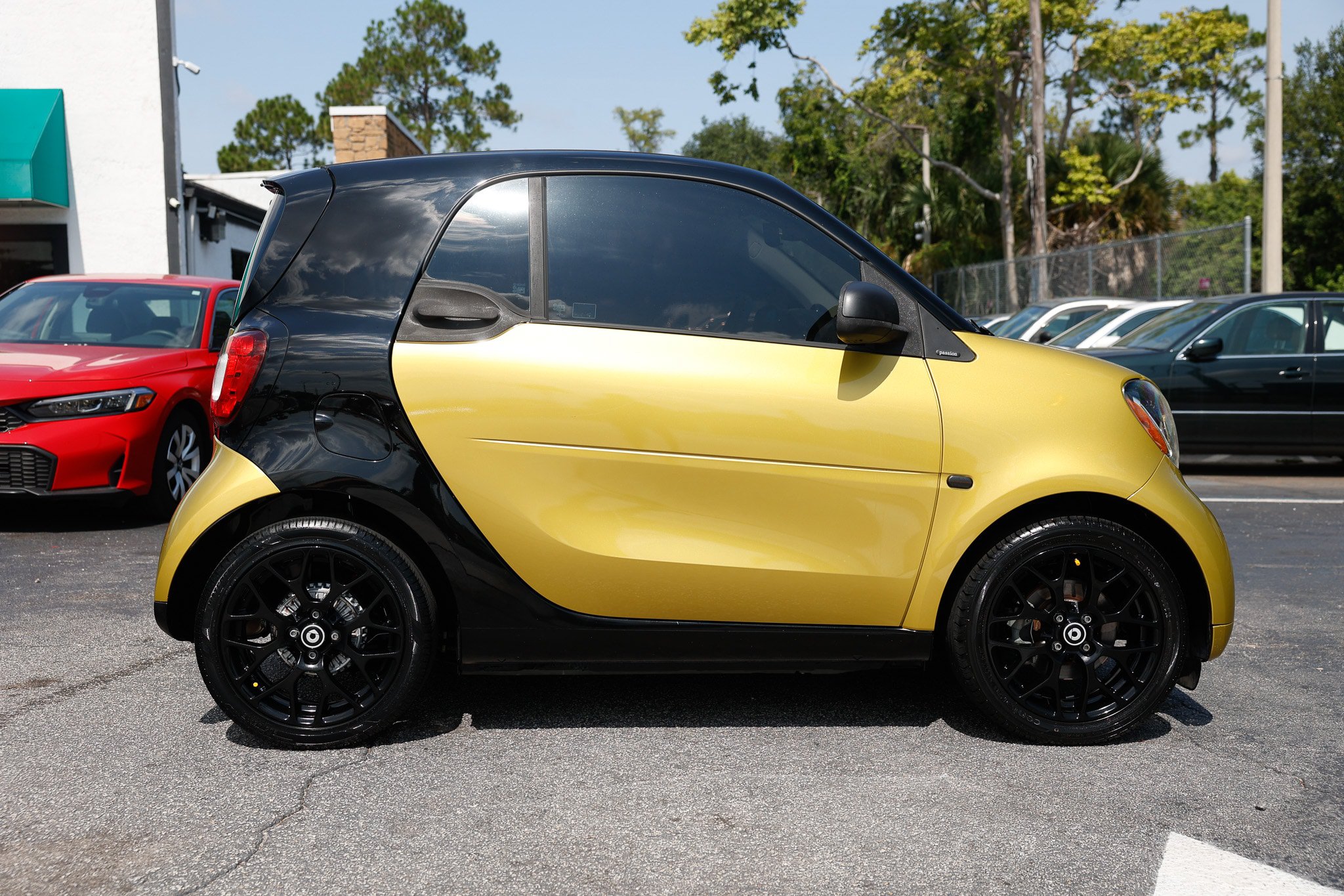 Used 2017 smart fortwo Proxy RWD image 17