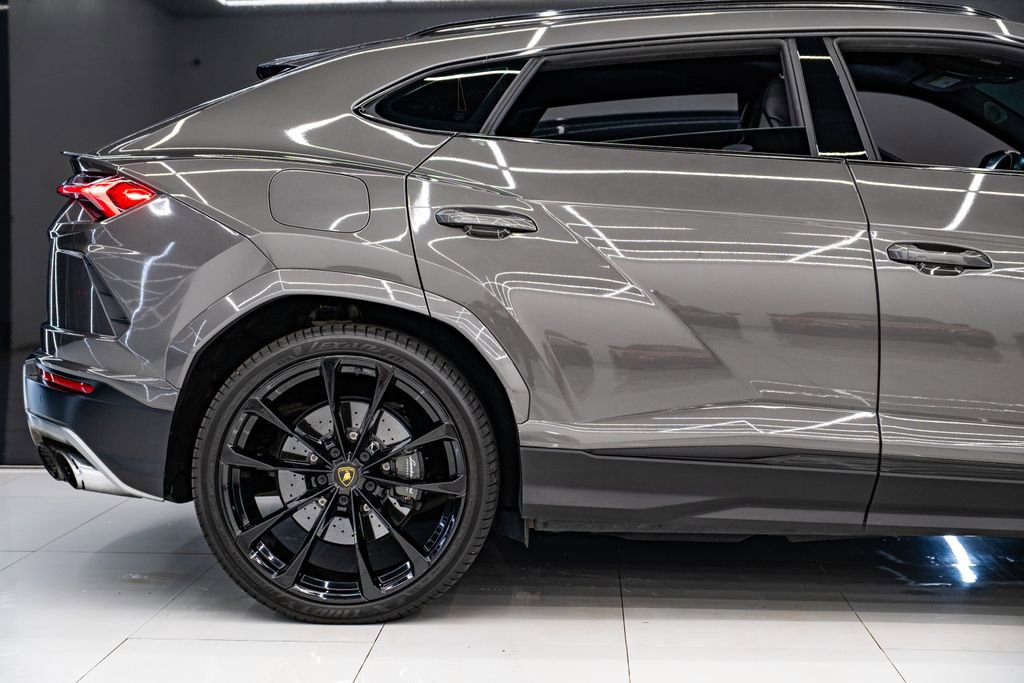 Used 2022 Lamborghini Urus AWD/4WD image 7
