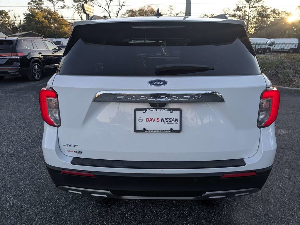 Used 2024 Ford Explorer XLT w/ Equipment Group 202A image 5