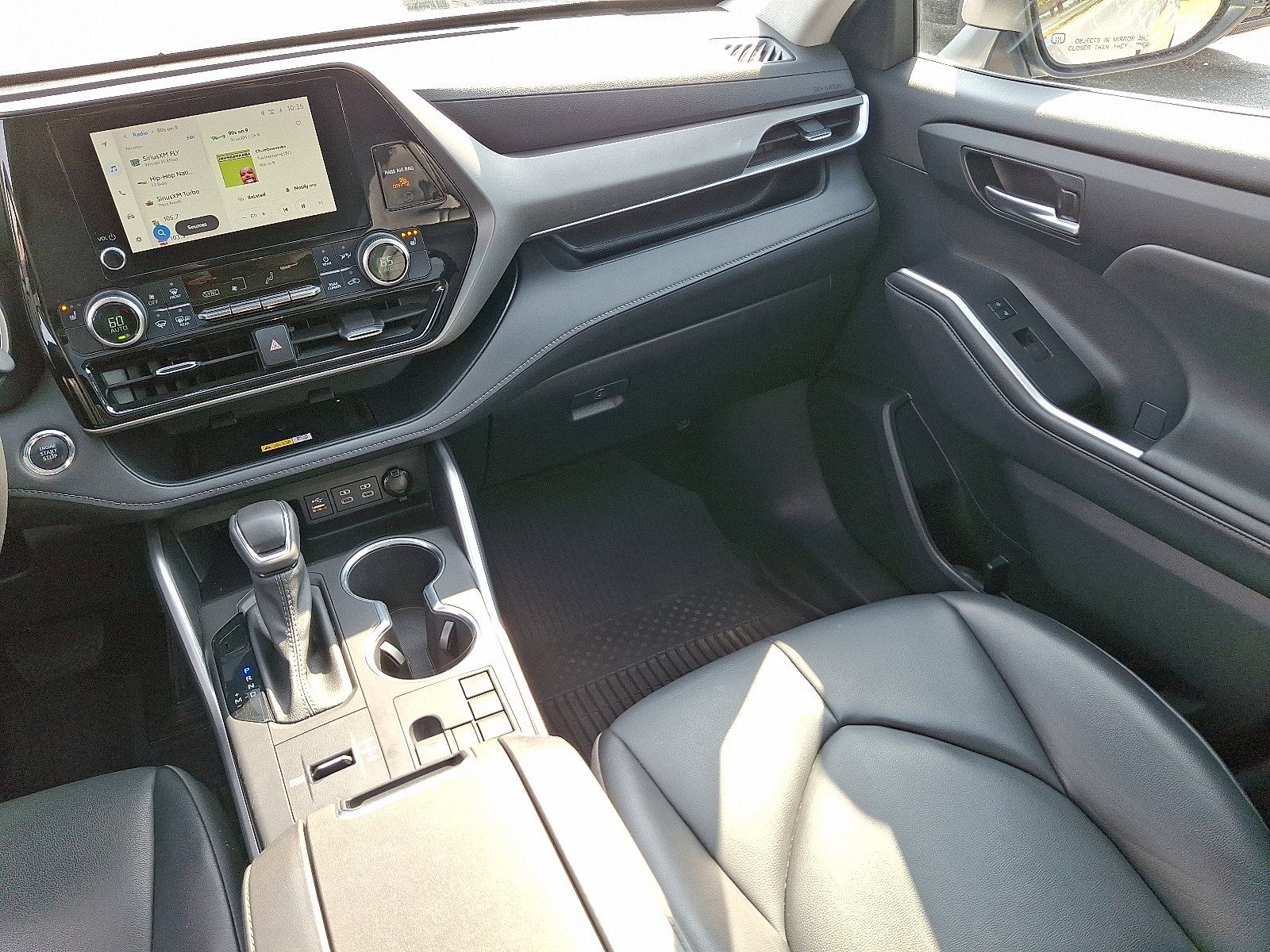 Used 2023 Toyota Highlander XLE image 16