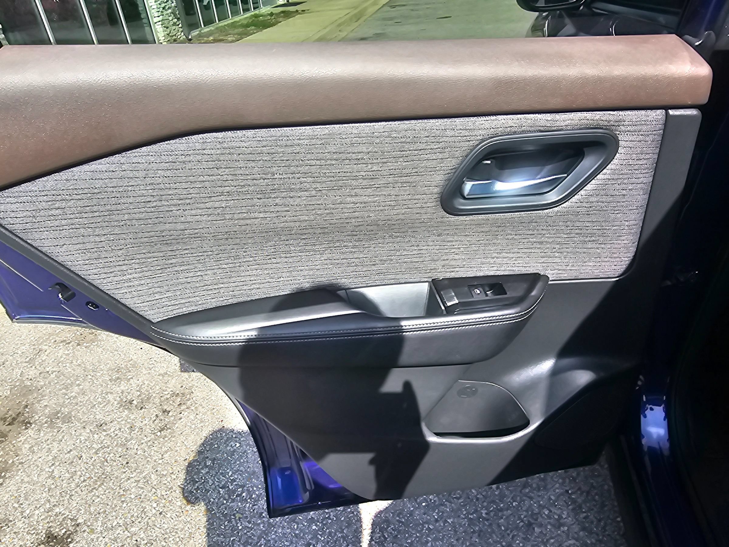Used 2023 Nissan Rogue SV FWD image 12