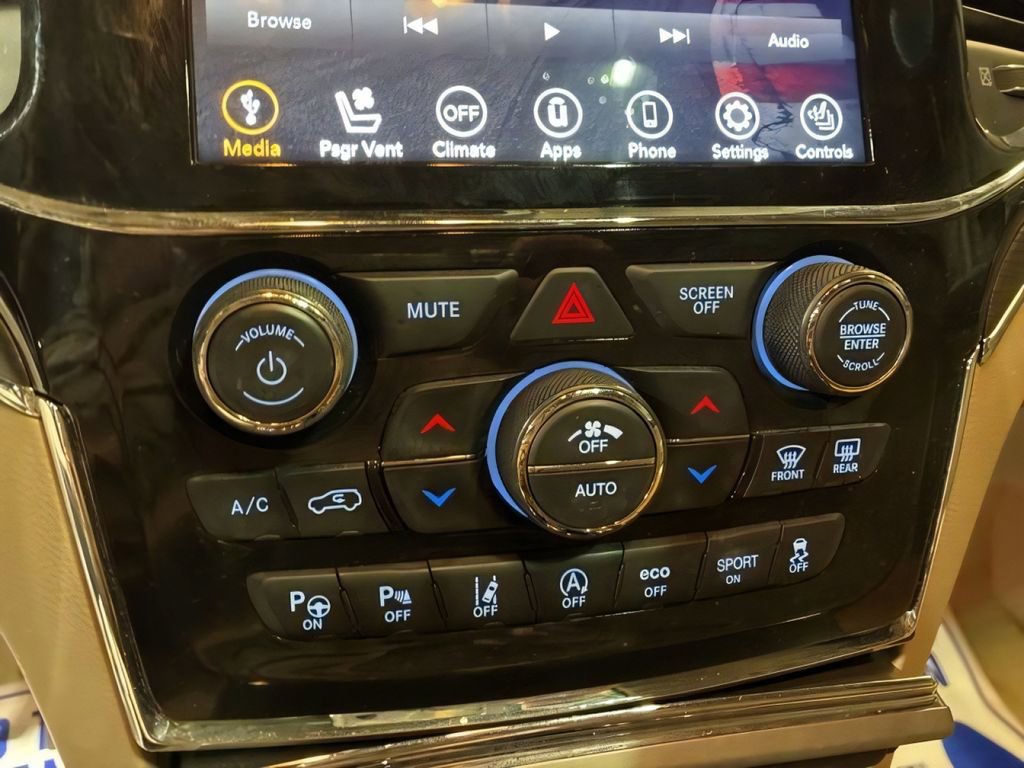 Used 2021 Jeep Grand Cherokee Overland image 38