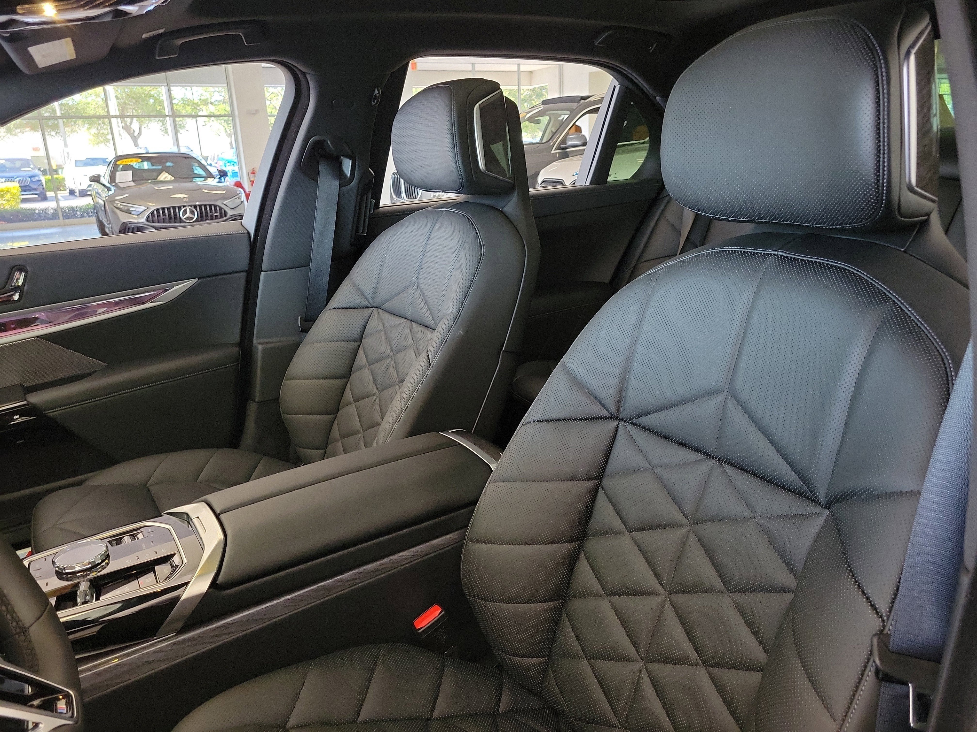 Used 2025 BMW 740i w/ Premium Package RWD image 20
