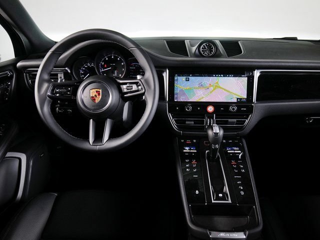 Certified 2026 Porsche Macan AWD/4WD image 14
