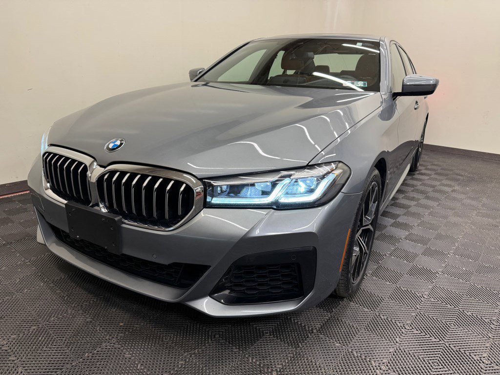 Used 2023 BMW 540i xDrive w/ M Sport Package image 3
