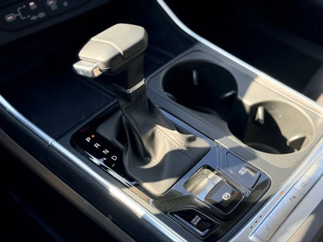 Used 2025 Kia Carnival EX image 18