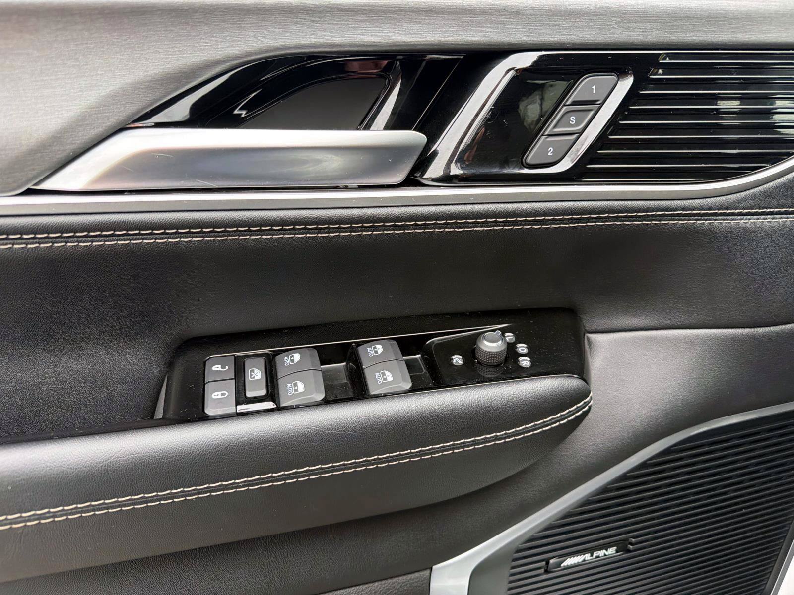 Used 2025 Jeep Wagoneer 4WD w/ Convenience Group I image 10