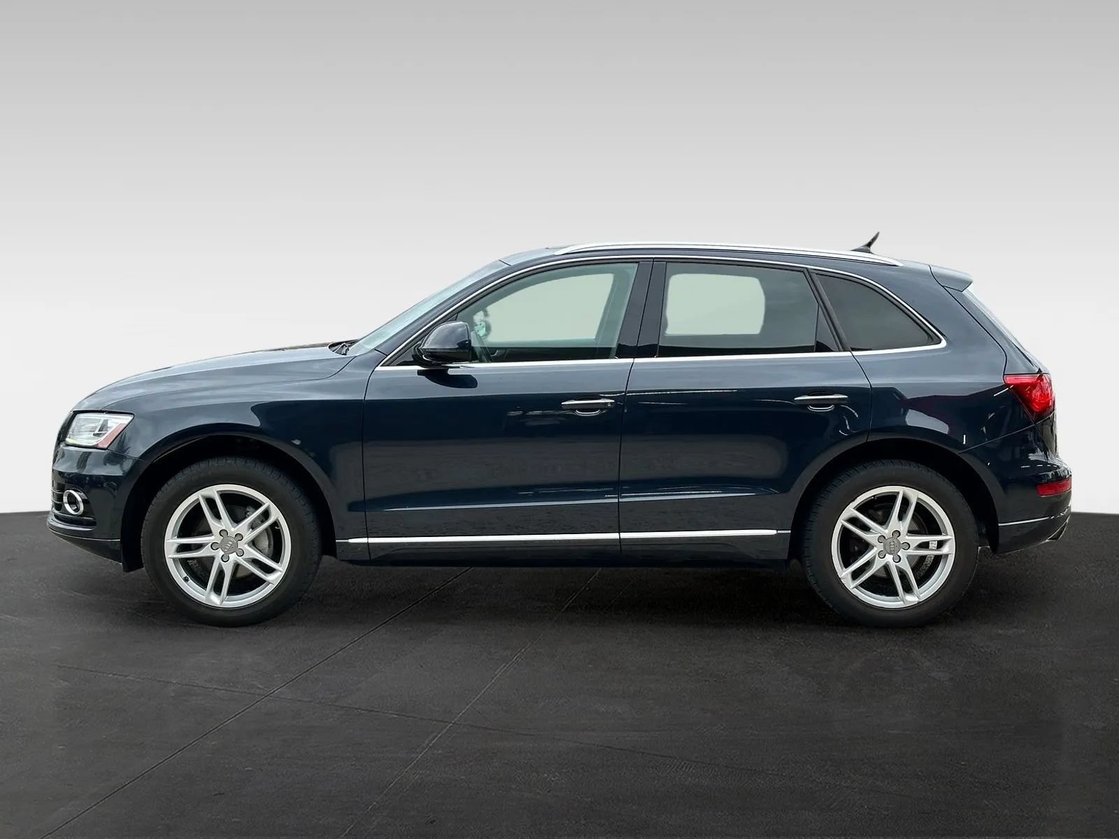 Used 2017 Audi Q5 2.0T Premium Plus w/ Technology Package AWD/4WD image 4