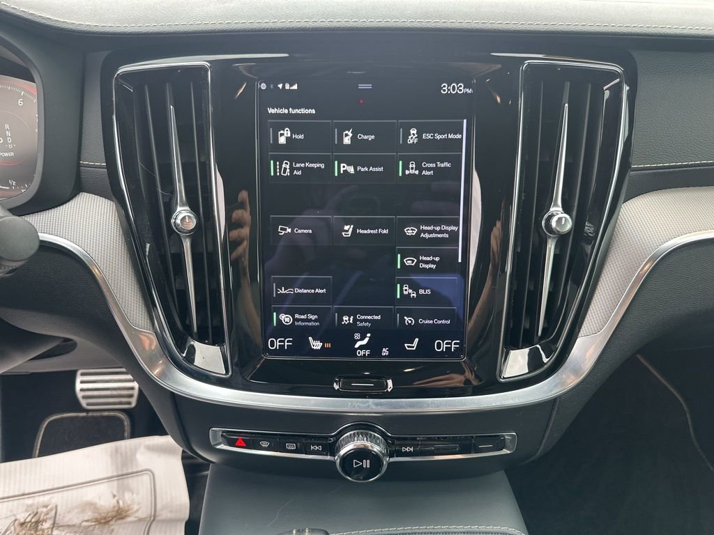 Used 2021 Volvo S60 T8 R-Design image 13