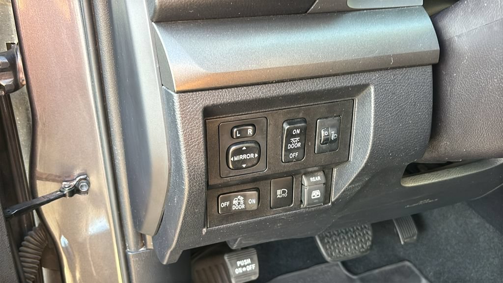Used 2018 Toyota Tundra SR5 w/ SR5 Upgrade Package AWD/4WD image 13