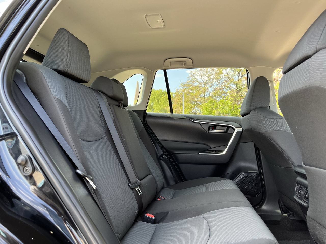 Used 2025 Toyota RAV4 XLE FWD image 27
