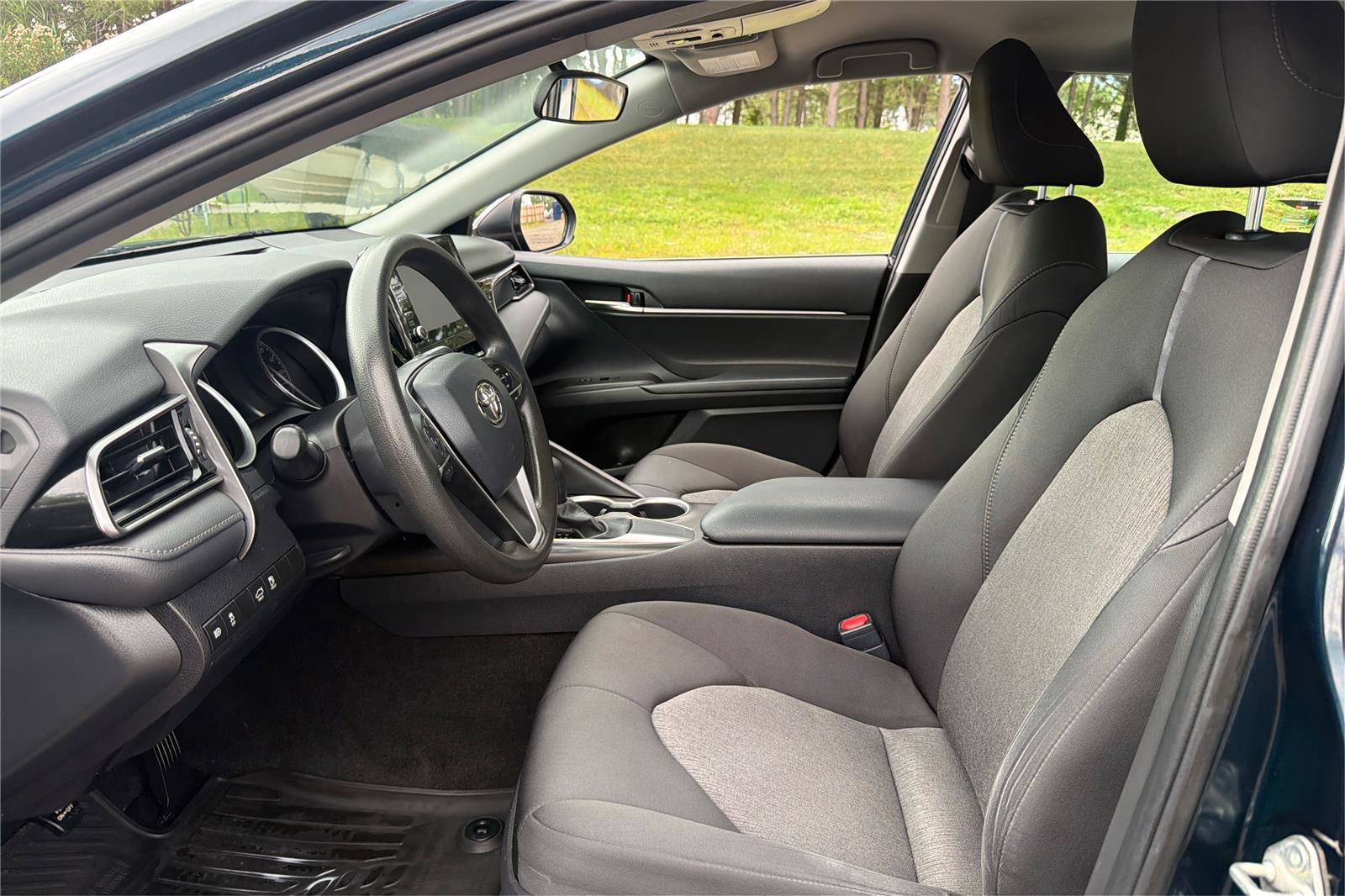 Used 2021 Toyota Camry LE FWD image 10