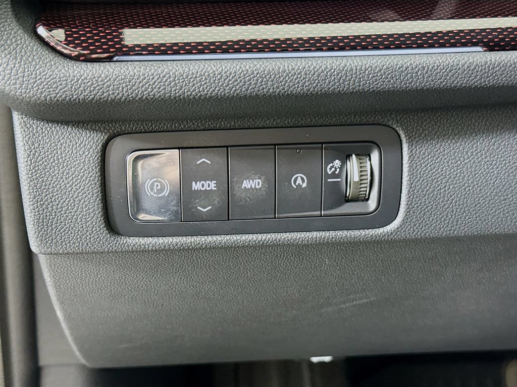 Used 2025 Chevrolet Traverse Z71 w/ Enhanced Driving Package AWD/4WD image 10