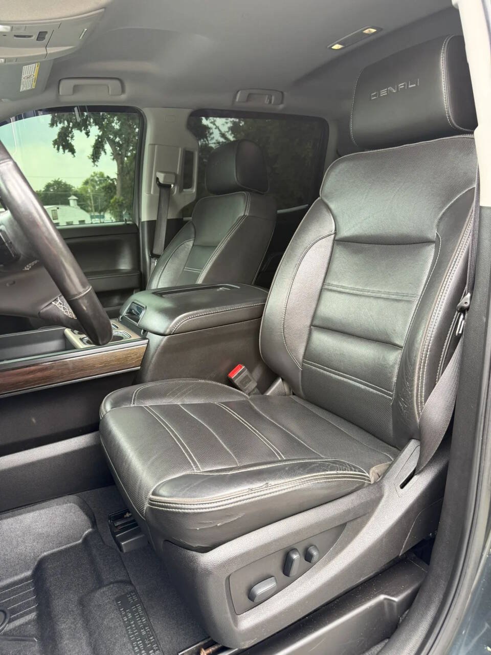Used 2019 GMC Sierra 2500 Denali w/ Duramax Plus Package AWD/4WD image 18