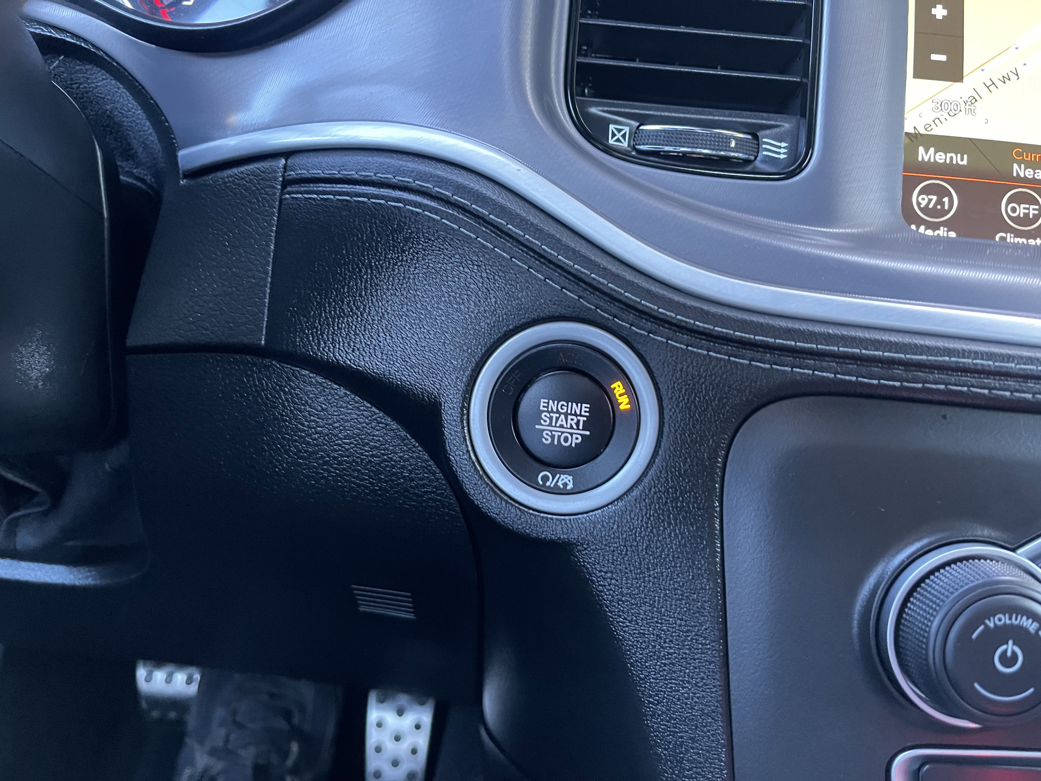 Used 2022 Dodge Charger R/T w/ Plus Group image 32