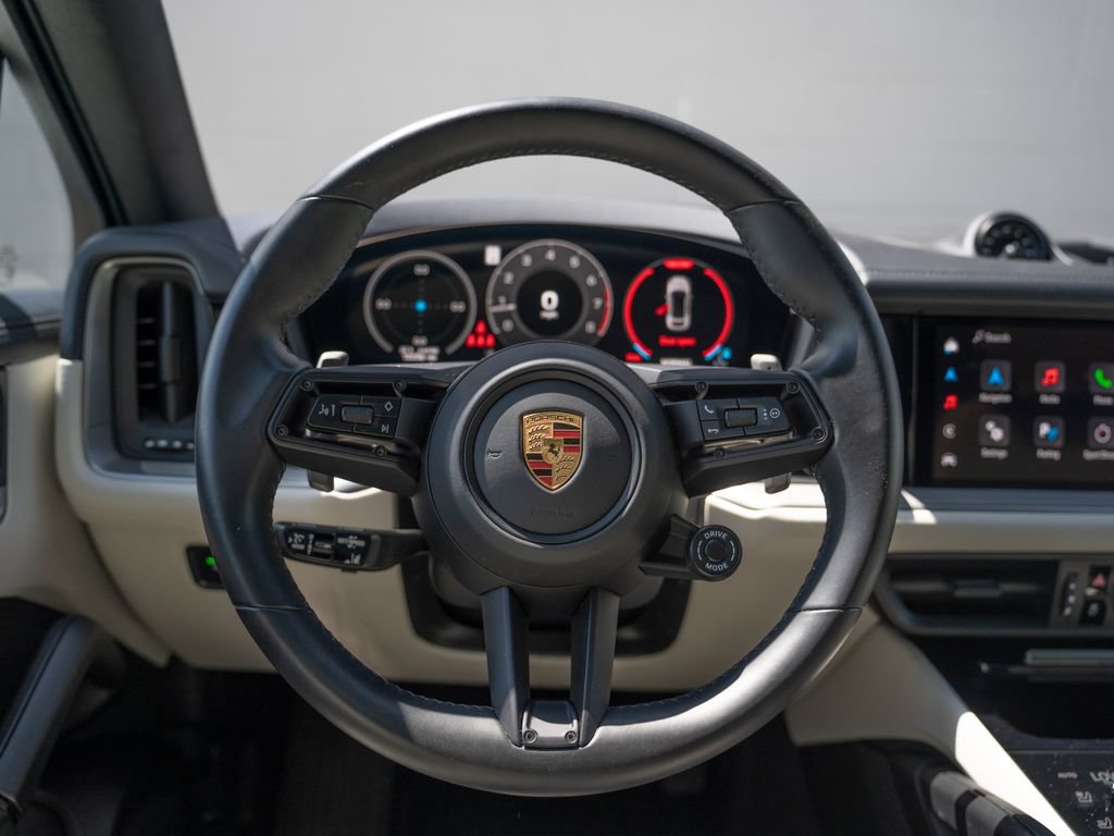 Used 2025 Porsche Cayenne Coupe AWD/4WD image 23